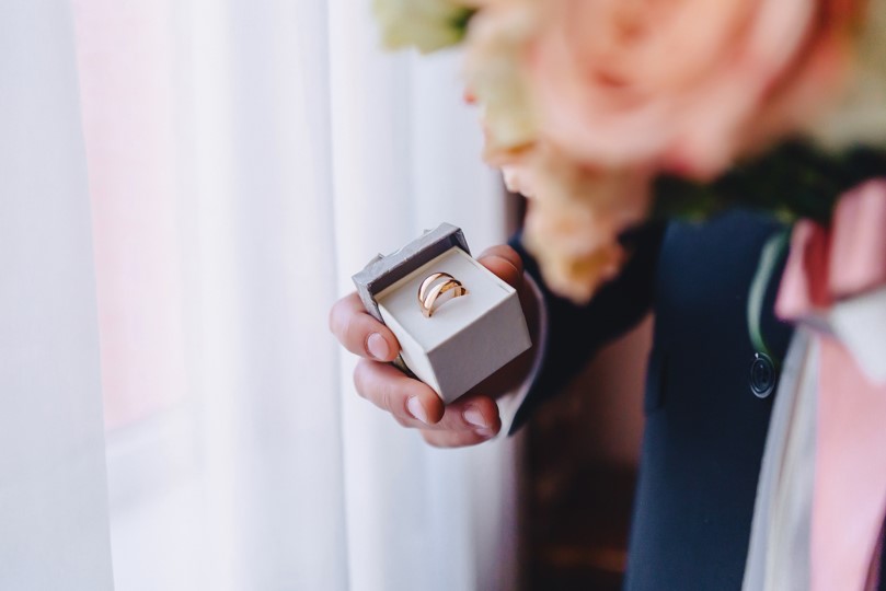 How to Pick Diamonds for Engagement Rings